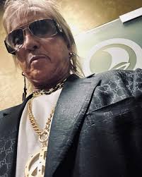 Es heißt nicht sterben , lebt man in...