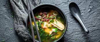 Quinze Bouillons Reconfortants Et Gourmands Venus D Asie En 2020 Soupe Miso Miso Comment Faire Une Soupe