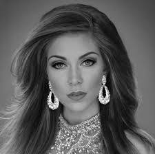 Kari Horton's Instagram, Twitter & Facebook