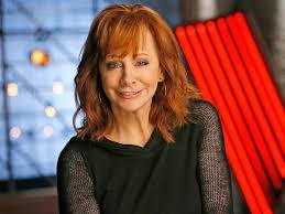 15 Reba McEntire Hairstyles for Women Over 40