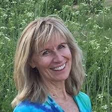 Elva Hart's Instagram, Twitter & Facebook