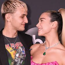 Dua Lipa e Anwar Hadid: le tappe della loro storia d'amore