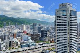 Zu der geografischen randlage des japanischen archipels vor der küste ostasiens gesellt sich eine geophysische besonderheit. Kobe Japan 18 Juli In Der Folge Der 1995 Grossen Hanshin Erdbeben In Kobe Schnell Deutlich Geworden Als Eine Moderne Stadt Mit Der Anwesenheit Von Mehr Als 100 Internationalen Konzernen 18