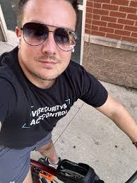 Donald Kreischer's Instagram, Twitter & Facebook