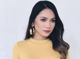 Pelakon aprena manrose mengakui antara cabaran perlu didepani sewaktu menjayakan filem pertamanya adalah apabila dia diberi watak sebagai 'isteri' sofi jikan dalam naskhah bergenre komedi seram, jodoh syaitan. Bekas Pa Tipu Duit Pelanggan Aprena Manrose Pula Yang Kena Hiburan Mstar