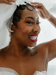 Add another candle to my cake… New age bracket is here!! FOUR-OH 🩷  Photographer @kayemccoy_ Makeup @_beatbeauty_ Dress @nuuly