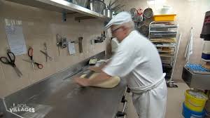 La surface totale du magasin et du fournil/labo est de 100 m². Correspondants Tf1 En Limousin Sos Villages Une Boulangerie A Reprendre A Saint Junien Facebook