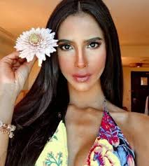 Es mi pollita hermosa, la supervisora de Miss Universo sobre Señorita  Panamá, Carmen Jaramillo