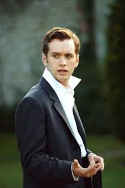 Avec cette nouvelle pièce, olivier dubois, généreux et impitoyable, fonce. Sean Biggerstaff Sean Biggerstaff Oliver Wood Biggerstaff