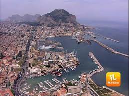 A ora oggi cieli molto nuvolosi o coperti con ampi rasserenamenti dal tardo pomeriggio fino a cieli sereni o poco nuvolosi, non sono previste piogge nelle prossime ore. Palermo Meteo Oggi