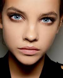 Une fille aux yeux clairs (live 2005 au palais des sports). Comment Maquiller Les Yeux Bleus Le Maquillage Des Stars