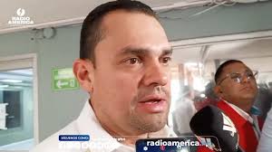 AméricaNoticias #Honduras VIDEO| Momento de la captura de Marco Tulio Rivera,  administrador de la Aduana La Mesa, en San Pedro Sula, el cual fue detenido  por el delito de cohecho. Visite: https://radioamerica.hn