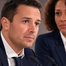 Samuel Lévy على X: "William Elman-Massari, ancien dircab' de  @priscathevenot est en passe d'être nommé comme directeur de cabinet et  conseiller spécial de M. @P_Vergriete, ministre délégué chargé des  Transports. Cc @acteurspublics @