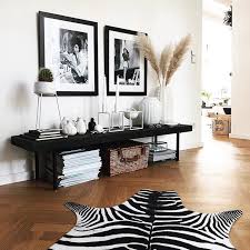 Bank Styling Im Wohnzimmer Pampasgras Zebrateppich Ikea Sideboardstyling Check More At Ht Wohnzimmerdesign Inneneinrichtung Wohnzimmer Design