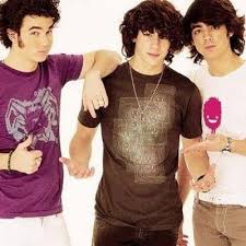 The jonas brothers performed a medley of their biggest hits during the 2021 billboard music awards on sunday, may 23 — read more. Young Jonas Brothers Throwbackjonas Twitter