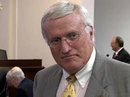 Hunt to retire, endorses Fulghum