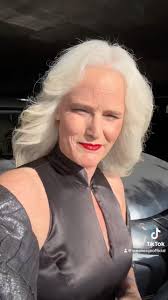 Chill-In" with The High Vibe Silver Sisterhood and Katie Emery from  www.katiegoesplatinum.com this Friday night at 6pm PST! #DYEfree2BME has  created a space just for US to mingle, laugh, Network and share