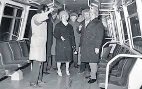 Spatiul controlat al momentelor cultului, o contractare a structurii institutionale a bisericii, o excludere a ei din viata cetatii, cu tolerarea unor manifestari foarte limitate. Era Mai Bine Pe Vremea Lui Ceausescu Sau Nu Libertatea