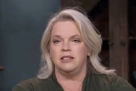 Sister Wives' Janelle Brown shows off her incredible '100-lb' weight loss  in green top for glam new video