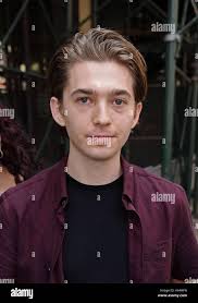 New York, NY, USA. 11 Sep, 2017. Austin Abrams, die Förderung von seinem  neuen Film BRAD'S STATUS heraus und über für Celebrity Candids-MON, New  York, NY 11. September 2017. Credit: Derek Sturm/Everett