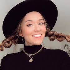 Tera Doyle's Instagram, Twitter & Facebook