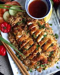 Khao Phat Kai Riz Frit Saute Au Poulet Croustillant Poulet Croustillant Recettes De Cuisine Recette Poulet Croustillant