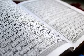 Dengan menganalisis tajwid ayatnya maka kita akan terbantu dalam 13. Tafsir Surat Al Hujurat Ayat 13 Larangan Membeda Bedakan Sesama Manusia Kumparan Com