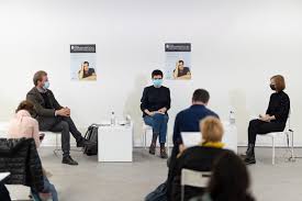 În fond, în filozofie orice trivialitate ascunde o problematic esenial. Art Encounters