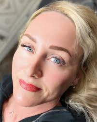 This gorgeous friend came in for her brow and lip maintenance last week! We  always have way too much fun—her appointments turn into full-on hangouts  and end up taking way longer than