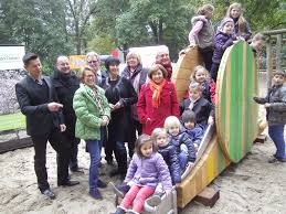 Kinder Sturmen Rutsche Im Bunten Garten 5 000 Euro Spende Der Schaffrath Stiftung Mg Heute