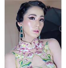 Tampil Beda Saat Imlek dengan Makeup Dewy ala Jill Gladys, Cantik dan  Menawan Banget!