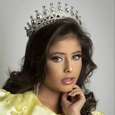 En Miss Universe Latina no solo se compite, también se impone presencia. Y  como líder del #TeamEsmeralda, yo brillo con mucho estilo y poder.  #MissUniverseLatinaElReality #Telemundo #MULER #Reality