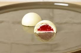 Bonbon Chocolat Fraise Pastry Certified Recipe Chocolate En 2020 Recette Chocolat Bonbon Patisserie