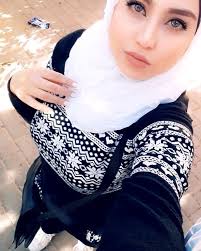 Jilbab cantik terbaru ziyan, terbuat dari bahan jersey high quality dengan model klasik yaitu bagian dalamannya terpisah dan dipermanis dengan bunga renda di bagian depan jilbab. Hijabi Hot Twitter All Products Are Discounted Cheaper Than Retail Price Free Delivery Returns Off 69