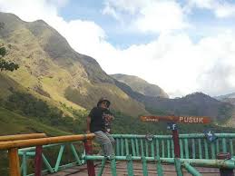 Seperti formasi tebing curam yang terlihat indah. Taman Wisata Pusuk Sembalun Steemit