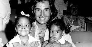 Robert silberstein is also rhonda's 'legal' father and raised her as his own, even though gordy is her biological dad, which she revealed she was eventually told at age 13. Who Is Tracee Ellis Ross Dad As It Turns Out He S Famous Too