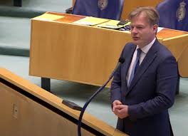 Pieter omtzigt heeft zich vastgebeten in het toeslagenschandaal. Pieter Omtzigt Cda Sloopt De Nos In 8 Tweets Thepostonline