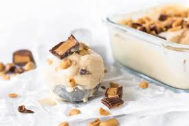 Es gibt so viele möglichkeiten, ben & jerry's zu genießen. Selbstgemachte Peanut Butter Cup Eis Madame Dessert