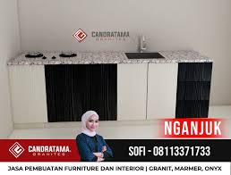 Untuk desain dapur kecil ini, gunakan meja dan cat tembok berwarna netral agar kelihatan lebih luas. Interior Kitchen Set Minimalis Dapur Kecil Sederhana Pak Danil Nganjuk