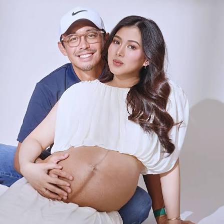 Alex Gonzaga proudly showed off her baby bump in a recent maternity shoot  with her husband, Mikee Morada, shared on Instagram. The actress and  content creator expressed her gratitude and excitement as