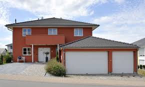 Stadtvilla Mit Garage Neubau Im Landhausstil Mit Zeltdach Architektur Haus Bauen Ideen Fertighaus Stadtvilla Design 200 Von Stadtvilla Architektur Haus Haus