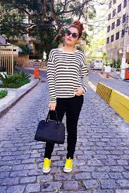 Blusa alça estampado colorido pop me feminina. Look Frio Tenis Amarelo All Star Blusa Listrada Casual Oculos Fendi Fuel Daianne Possoly 1 Look Com Sapatos Amarelos Blusas Listradas Looks