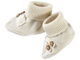 Zugegeben, babyschuhe sehen wirklich niedlich aus und man kann kaum widerstehen, wenn man ein süßes paar babyschuhe entdeckt. Baby Schuhe Strick Qualitat Bio Baumwolle Ecru Von Hans Natur Gr 62 68