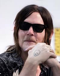 🗺⭐️🕶✈️🇪🇸🚦🧳👍🏻😎…NEW PHOTOS of Norman an Melissa McBride with a lucky  fan in SPAIN. Shared by @sarii15G