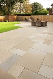 Amazing Colours From The Forest Glen Shade In Brett S Flamed Sandstone Range The Flamed Surface Gives A Wonderful Texture That Enhances The Beauty Garden Paving