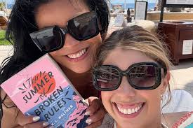 Prost to fall vibes and festival fun! 🥨🍺 Who's ready for Oktoberfest?  Drop your favorite fall festivals below — let's see where everyone's  celebrating! 🎉