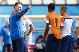 Louis van gaal in 2021: Nationalmannschaft Bondscoach Ex Bayern Coach Van Gaal Bietet Sich An