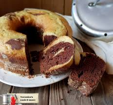 Per una merenda o una colazione gustosa portiamo in tavola una ciambella bicolore. Ciambella Versilia Marmorizzata Senza Burro Bimby