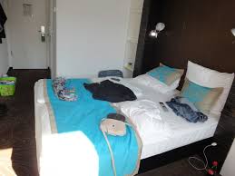 The advertised price of the room was $67.00 a night, but we were charged $226.00 for 3 nights. Queensize Bett Motel One Berlin Bellevue Berlin Mitte Holidaycheck Berlin Deutschland