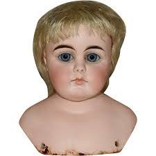 Lynette Gross's Instagram, Twitter & Facebook